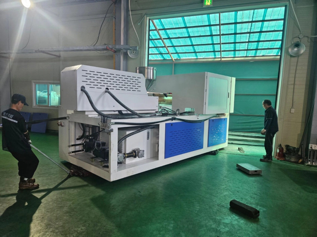 EVER POWER injection blow molding workshop